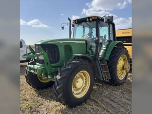 2004 John Deere 7520