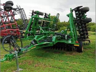 2023 Great Plains 2400TM