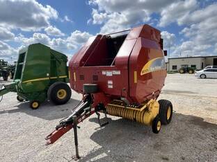 2010 New Holland BR7070