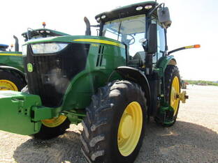 2014 John Deere 7210R
