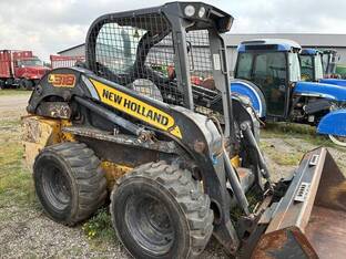 2023 New Holland L318