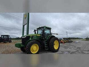 2023 John Deere 7R 230