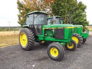 John Deere 4240
