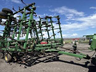 2012 John Deere 2210