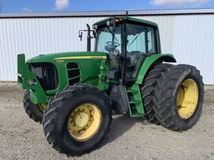 2010 John Deere 7330