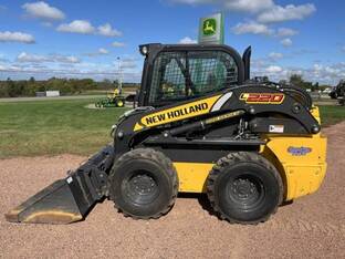 2019 New Holland L220