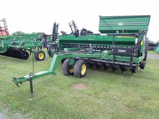 John Deere 750