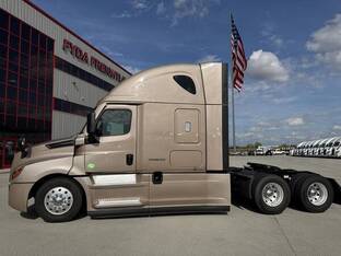 2022 Freightliner CASCADIA 126