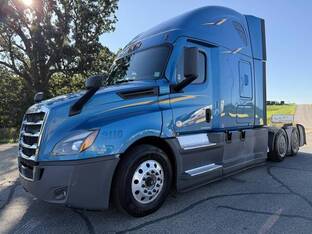 2021 Freightliner CASCADIA 126