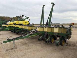 1989 John Deere 7200