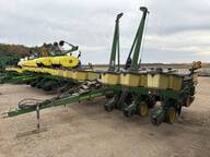 1989 John Deere 7200