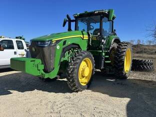 2023 John Deere 8R 230