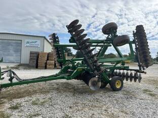 2011 John Deere 637