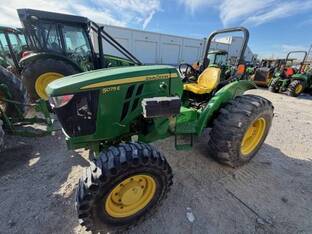 2016 John Deere 5075E