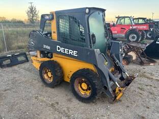 John Deere 318E