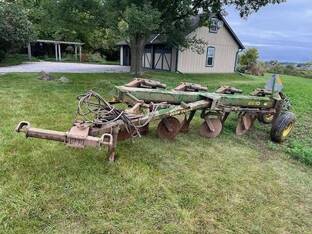 1990 John Deere 2810