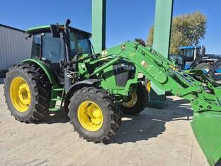 2017 John Deere 6120E
