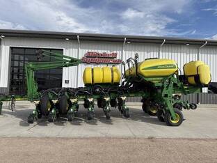 2010 John Deere 1770NT
