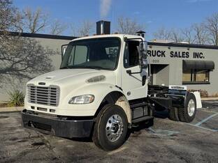 2017 Freightliner BUSINESS CLASS M2 106
