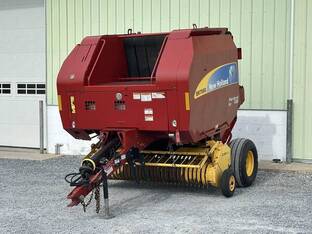 2011 New Holland BR7060