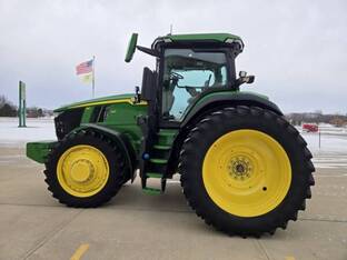 2024 John Deere 7R 210