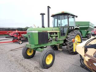 John Deere 4430