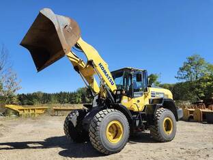 2021 Komatsu WA320-8