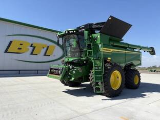 2025 John Deere S7 700