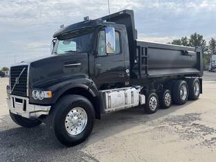 2021 Volvo VHD64F300