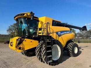 2023 New Holland CR7.90