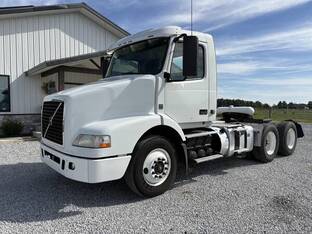 2016 Volvo VNM64T200