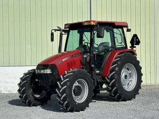 2011 Case IH Farmall 105U