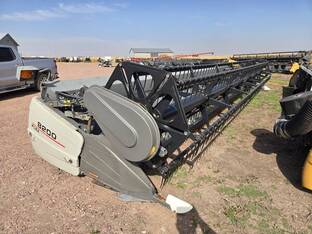 2011 Gleaner 8200-30