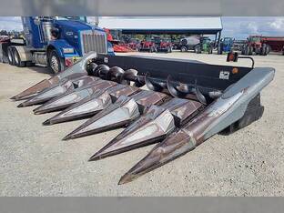 1998 Gleaner HUGGER 630