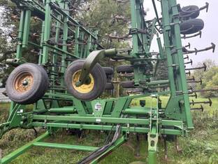 2005 John Deere 2210