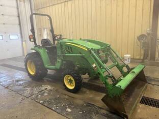 2015 John Deere 3033R