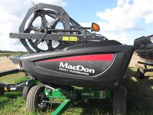 2017 MacDon Industries FD75S