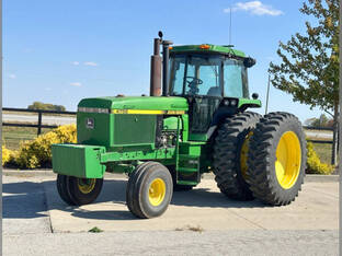 1990 John Deere 4755