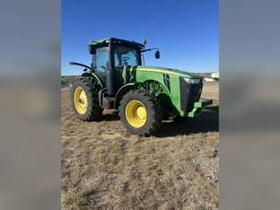 2011 John Deere 8235R