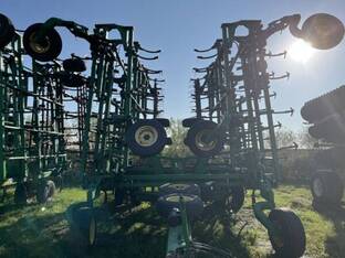 2011 John Deere 2210