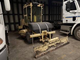 2007 Superior Broom DT80