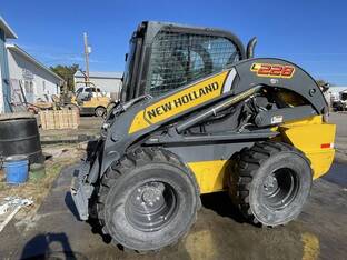 2019 New Holland L228