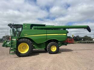2023 John Deere S780