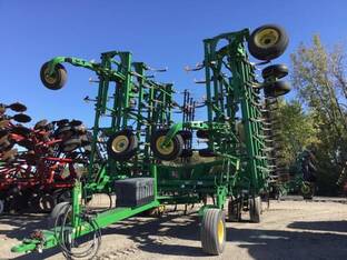 2013 John Deere 2210