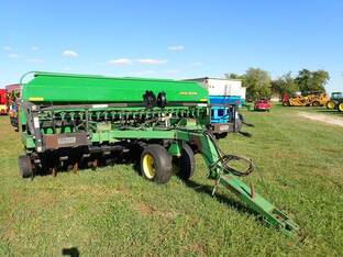 John Deere 1560
