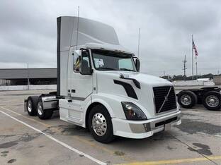 2015 Volvo VNL64T300