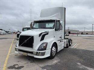 2015 Volvo VNL64T300