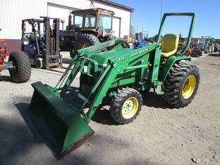 2004 John Deere 790