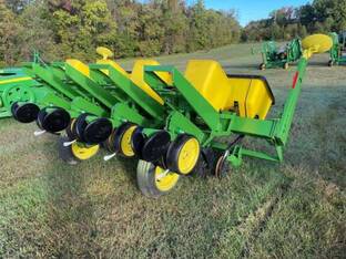 2025 Pequea JD 7000