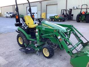 2016 John Deere 1025R